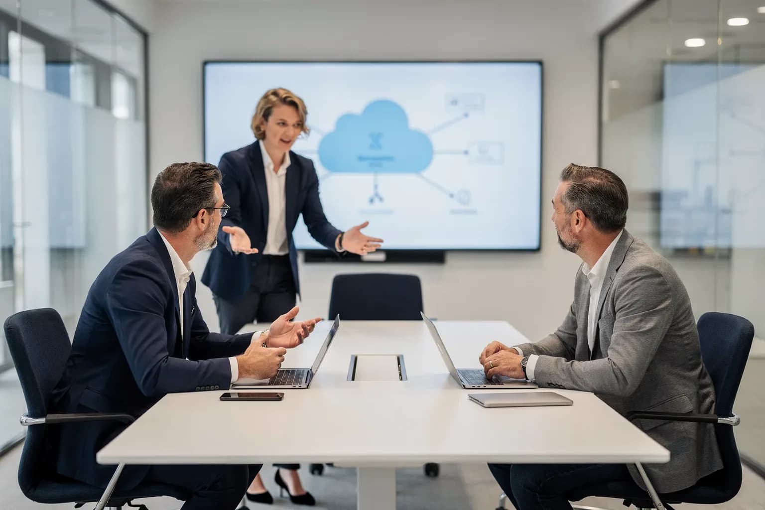 Beratungsgespräch zur IT-Betreuung in einem Mannheimer Büro